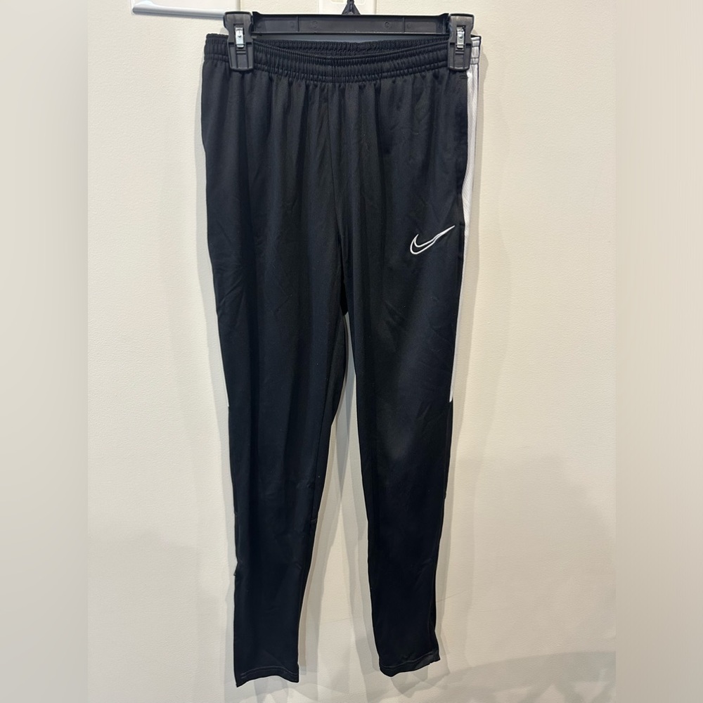 Athletic Nike Dri-fit pants with zipper pockets and zipper ankle bottoms